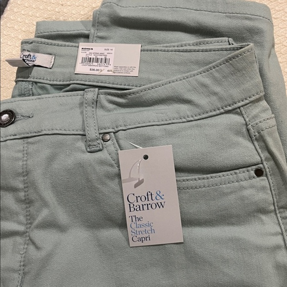 Croft & Barrow Mint Green Mid Rise Capris Straight Leg Hits Midcalf Size 16